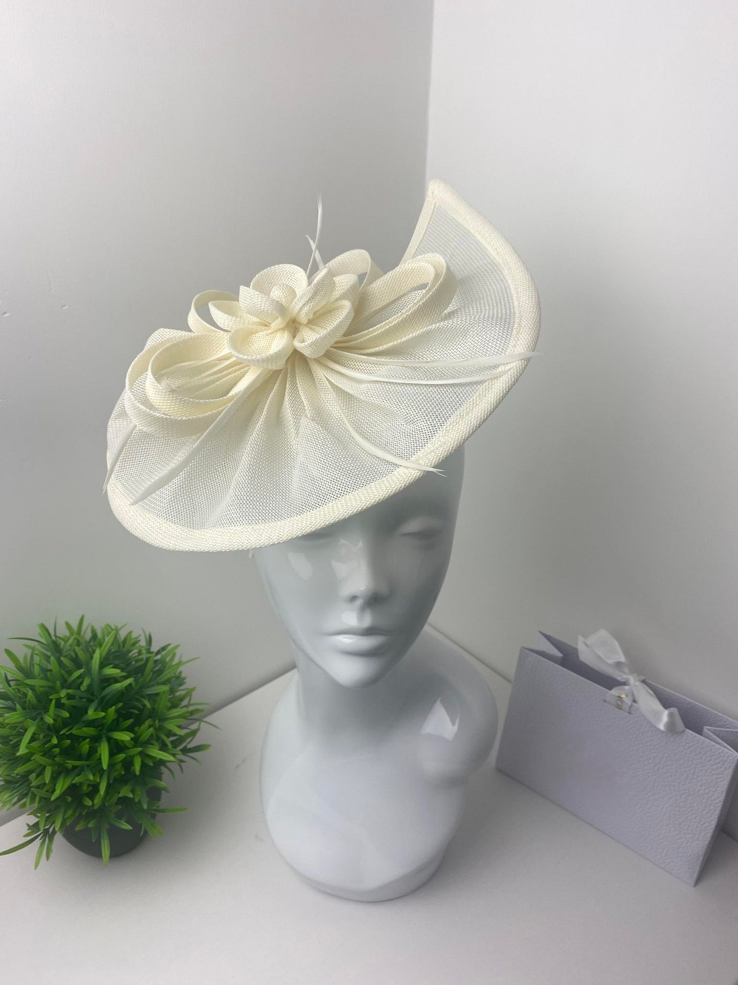 Cream Teardrop Floral Fascinator