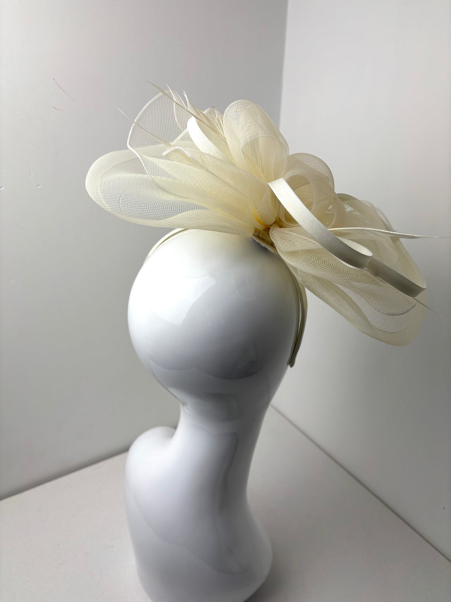 Oversized Cream Loop Veil Fascinator